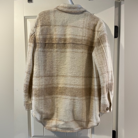 Wilfred free shacket. Worn 3-4x. Good condition, light pilling. Italian wool. - Picture 2 of 4